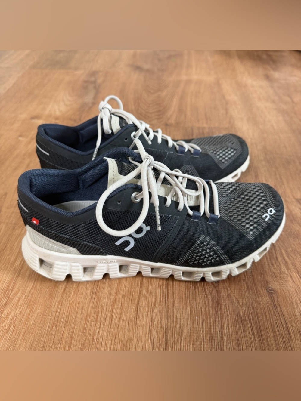 On Cloud running Sneakers in Black and pearl athletic shoes